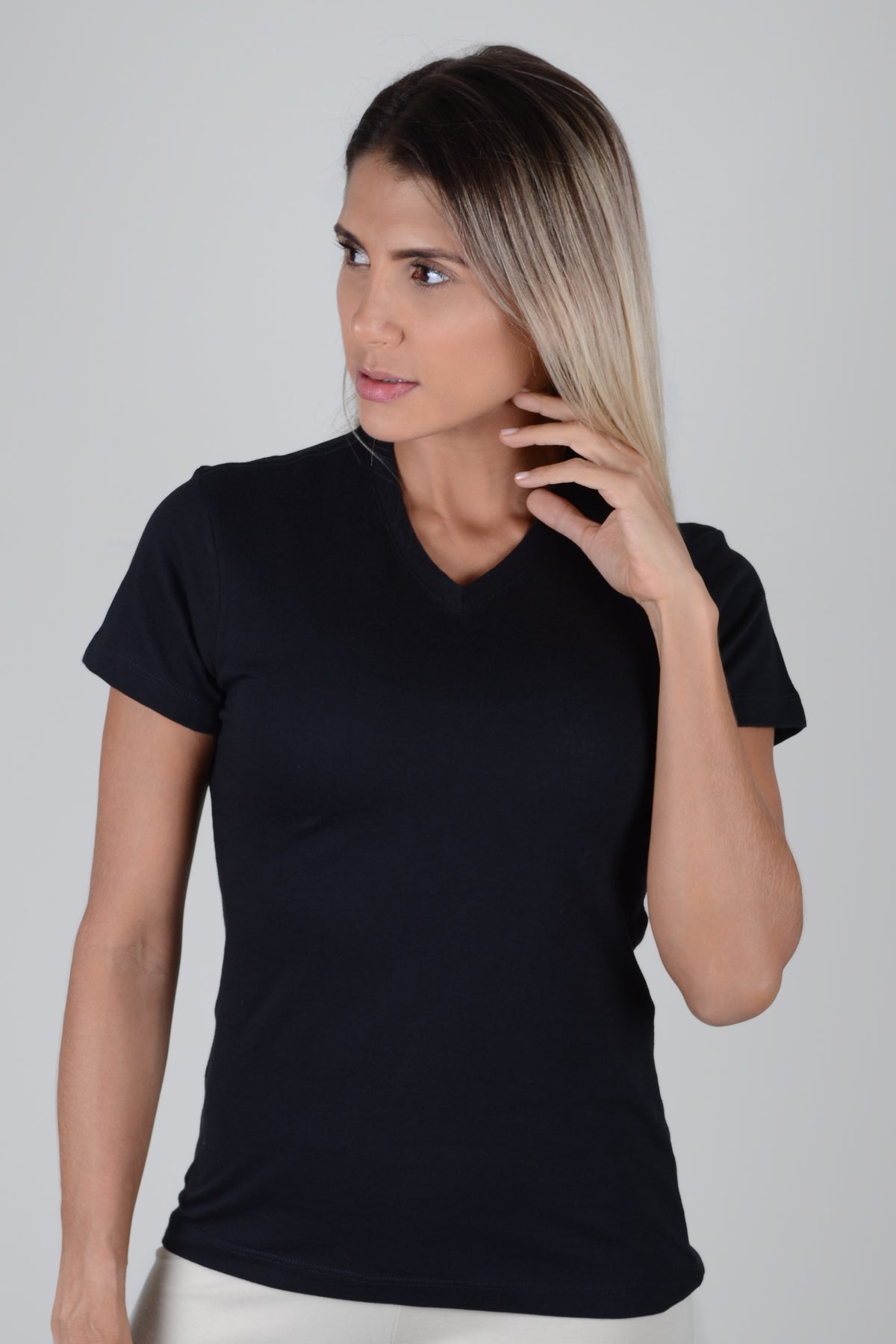Camiseta Mujer Cuello V - Negra