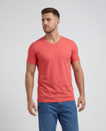 Camiseta Hombre Cuello V - Coral